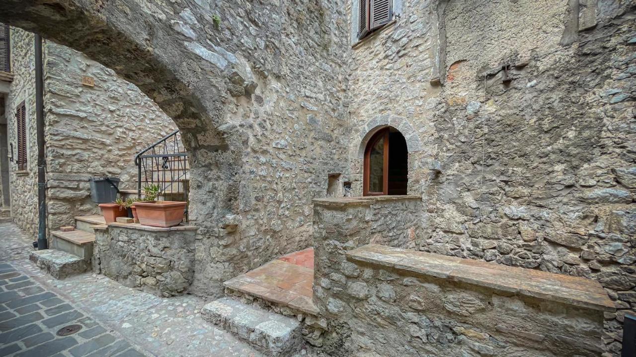 Апарт отель Borgo San Valentino Arrone Экстерьер фото