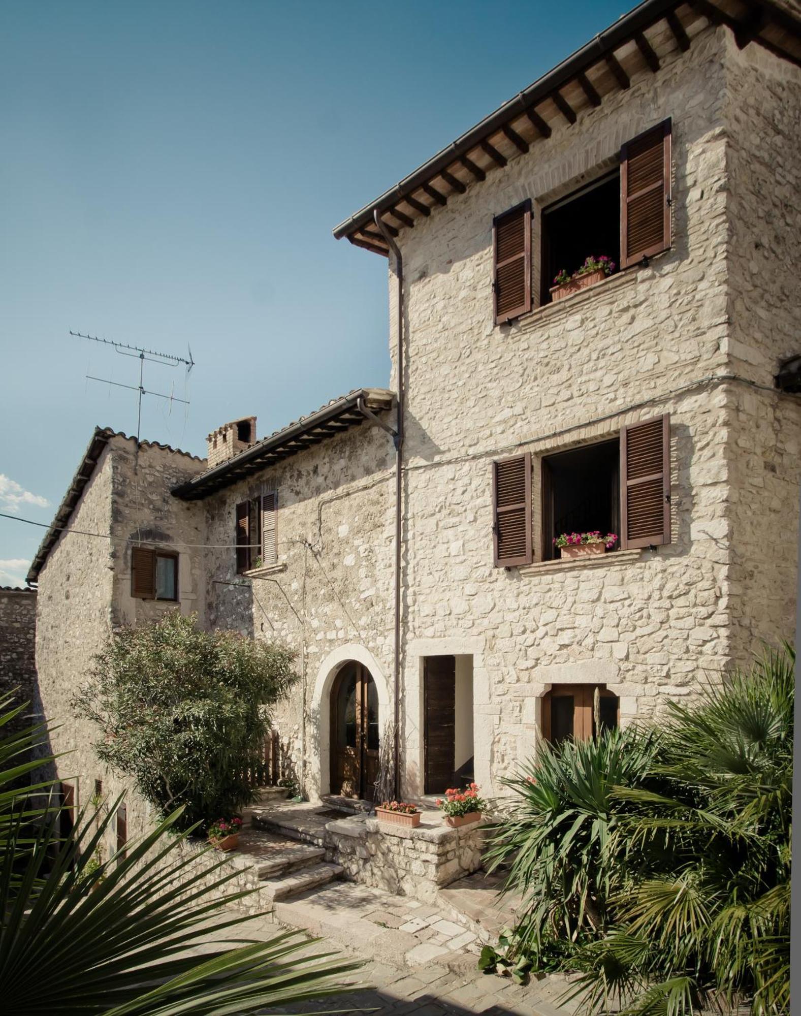 Апарт отель Borgo San Valentino Arrone Экстерьер фото